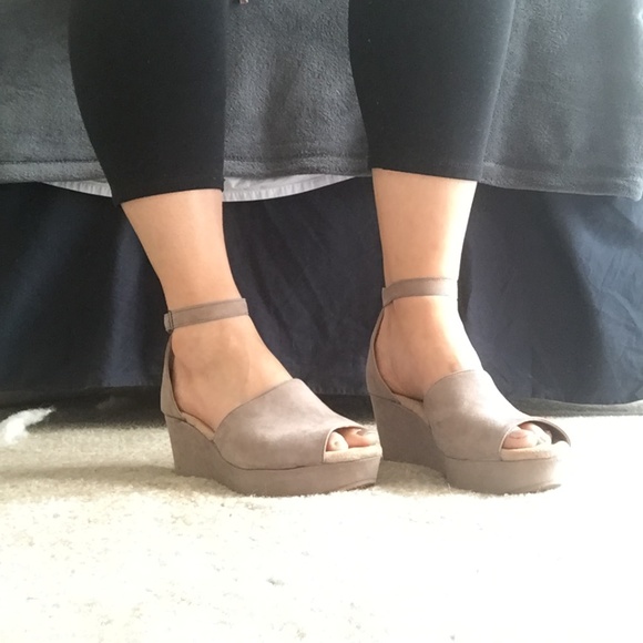 NEW Wedge Sandal MAKE OFFER - Picture 6 of 6